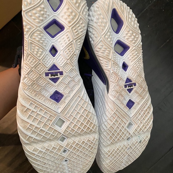 Lebron 18 - Picture 4 of 4